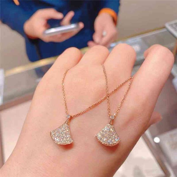 necklace cnc carved female minority design sense diamond inlaid haoshi fan-shaped small skirt, Silver
necklace cnc carved female minority design sense diamond inlaid haoshi fan-shaped small skirt, Silver