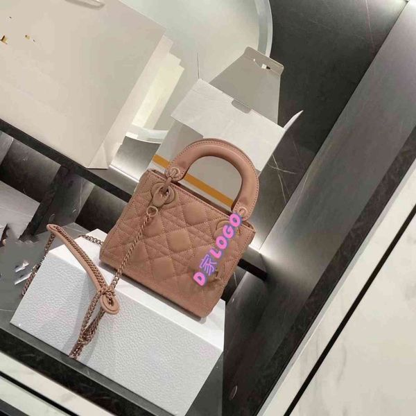 d home matte 2021 fashion princess bag new net red versatile one shoulder messenger handbag
d home matte 2021 fashion princess bag new net red versatile one shoulder messenger handbag