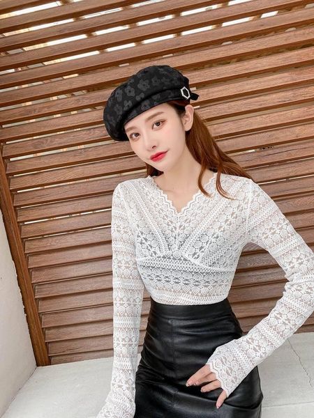 women's t-shirt 2021 autumn lace bottoming shirt long sleeve fashion temperament versatile mesh hollow v-neck, White
women's t-shirt 2021 autumn lace bottoming shirt long sleeve fashion temperament versatile mesh hollow v-neck, White
