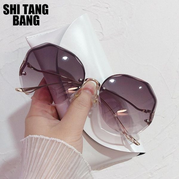 sunglasses 2021 vintage gray gradient for women ocean water cut trimmed lens metal curved temples girl fashion eyeglasses uv400, White;black
sunglasses 2021 vintage gray gradient for women ocean water cut trimmed lens metal curved temples girl fashion eyeglasses uv400, White;black