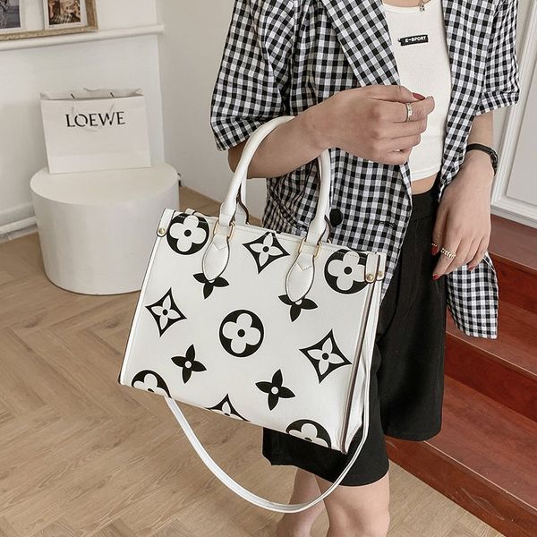 bag women 2021 fashion atmosphere tote bag women's large capacity single shoulder messenger old flower contrast color hand
bag women 2021 fashion atmosphere tote bag women's large capacity single shoulder messenger old flower contrast color hand