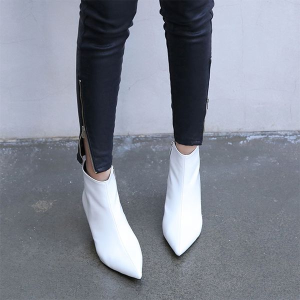 2018 autumn and winter new style with fine pointed high heels martin boots white boots leather boots womens spring wedgie, Black
2018 autumn and winter new style with fine pointed high heels martin boots white boots leather boots womens spring wedgie, Black