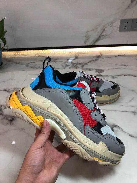 new paris 2021 fashion men's and women's green and white retro dad grandpa casual shoes 17fw triple s sneakers boots
new paris 2021 fashion men's and women's green and white retro dad grandpa casual shoes 17fw triple s sneakers boots