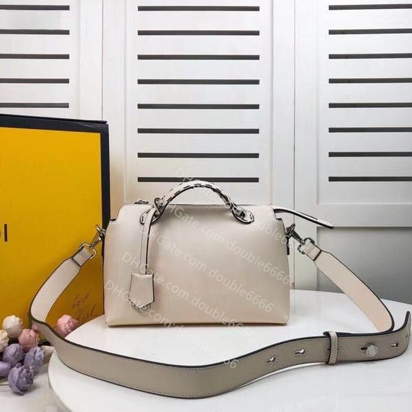 tote bags high-quality fashion women's handbag shoulder bag multiple back methods leather capacity large compartment messenger universa
tote bags high-quality fashion women's handbag shoulder bag multiple back methods leather capacity large compartment messenger universa