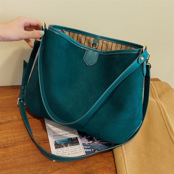factory direct sale 75% off messenger female 2021 new autumn dumpling light small versatile large capacity single shoulder tote bags
factory direct sale 75% off messenger female 2021 new autumn dumpling light small versatile large capacity single shoulder tote bags