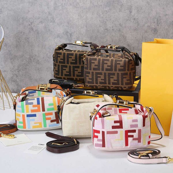 net red lunch box bag 2021 new small square korean dog walking oil wax cow leather one shoulder messenger szly
net red lunch box bag 2021 new small square korean dog walking oil wax cow leather one shoulder messenger szly