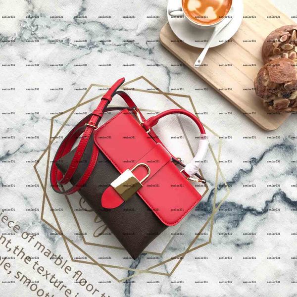 cowhide, with large golden padlock, fashionable brand design, size 20*16*7.5, detachable shoulder strap, single shoulder or crossbody
cowhide, with large golden padlock, fashionable brand design, size 20*16*7.5, detachable shoulder strap, single shoulder or crossbody
