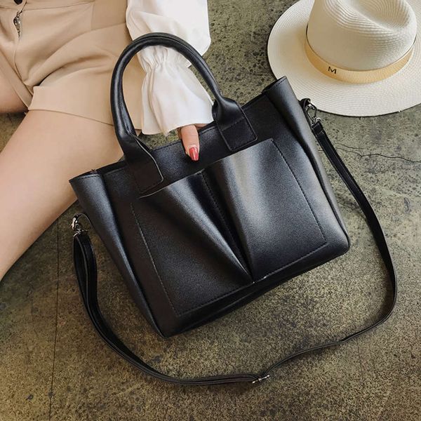 hbp fashion 2021 new korean ins portable large capacity women's versatile leisure one shoulder messenger bag
hbp fashion 2021 new korean ins portable large capacity women's versatile leisure one shoulder messenger bag