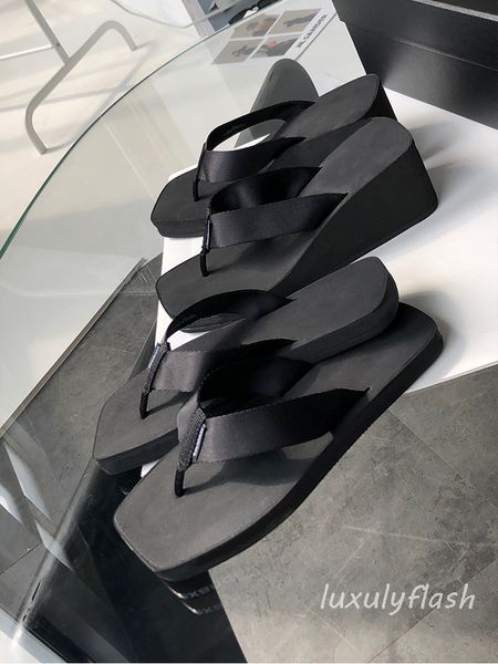 luxurys designers classic slippers 2021 spring and summer latest three-dimensional letter square head modified foot-shaped flip flops, Black
luxurys designers classic slippers 2021 spring and summer latest three-dimensional letter square head modified foot-shaped flip flops, Black