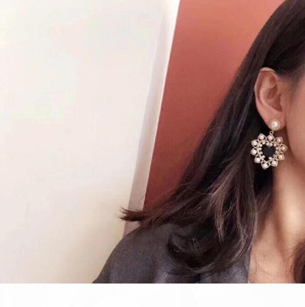 luxury jewelry ladies earrings xiangjia designer high-end love earrings temperament lady pearl retro elegant ear jewelry 01, Golden;silver
luxury jewelry ladies earrings xiangjia designer high-end love earrings temperament lady pearl retro elegant ear jewelry 01, Golden;silver