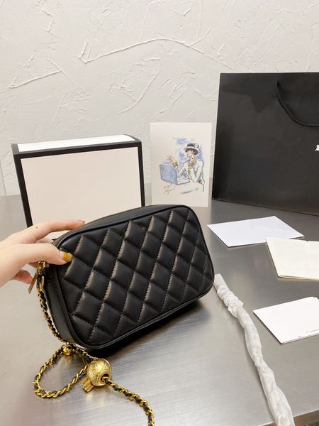 2021 new messenger bag, high-quality leather letters, chain bags, coin purse, european and american wild models
2021 new messenger bag, high-quality leather letters, chain bags, coin purse, european and american wild models