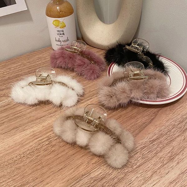 1pcs mink faux fur plush hair crab for girls women korean style cute hair clips 2021 new fashion jewelry accessories, Slivery;white
1pcs mink faux fur plush hair crab for girls women korean style cute hair clips 2021 new fashion jewelry accessories, Slivery;white