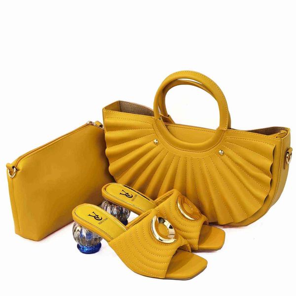 2021 summer portable fan-shaped bag with low heel sandals women's versatile, Black
2021 summer portable fan-shaped bag with low heel sandals women's versatile, Black