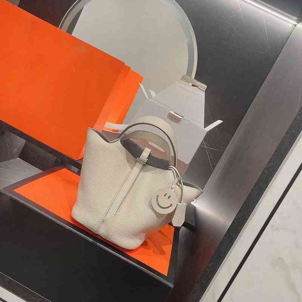 shoulder bag luxury brand simple square bucket bag female designer high-quality leather fashion personality omnibus vegetable basket bag
shoulder bag luxury brand simple square bucket bag female designer high-quality leather fashion personality omnibus vegetable basket bag