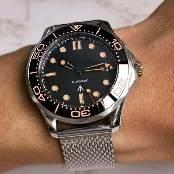 wristwatches arrival mechanical men watch sapphire glass date nh35 21 jewel miyota 8215 mental band rotating bezel, Slivery;brown
wristwatches arrival mechanical men watch sapphire glass date nh35 21 jewel miyota 8215 mental band rotating bezel, Slivery;brown
