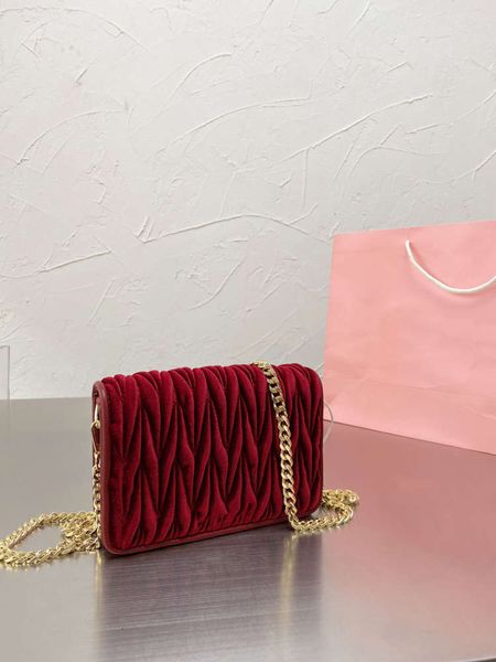 luxury high-end designer shoulder bag velvet fabric fashion handbag metal chain shoulder strap
luxury high-end designer shoulder bag velvet fabric fashion handbag metal chain shoulder strap