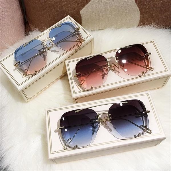 ms women or men sunglasses brand designer summer glasses fashion female decoration classic eyewear uv400, White;black
ms women or men sunglasses brand designer summer glasses fashion female decoration classic eyewear uv400, White;black