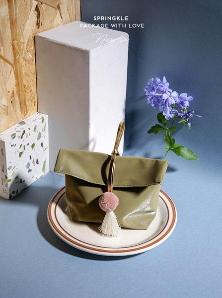 gift wrap 10pcs velvet sugar bag creative wedding candy box baby shower boxes for party favors event supplies comestic bags supply
gift wrap 10pcs velvet sugar bag creative wedding candy box baby shower boxes for party favors event supplies comestic bags supply