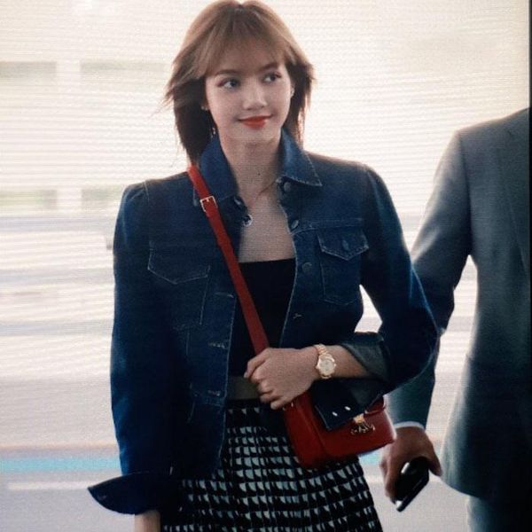 women's jackets kpop seo yea ji blue single-breasted denim jacket women summer korean short coat wild slim harajuku turn-down collar, Black;brown
women's jackets kpop seo yea ji blue single-breasted denim jacket women summer korean short coat wild slim harajuku turn-down collar, Black;brown