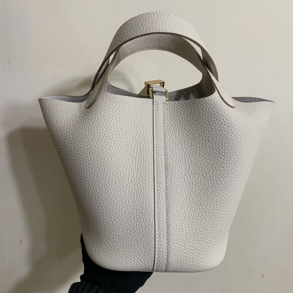 wholesale desingers handbag18cm 22cm white color fully handmade quality togo leather wax thread gold and silver hardware fast delivery
wholesale desingers handbag18cm 22cm white color fully handmade quality togo leather wax thread gold and silver hardware fast delivery