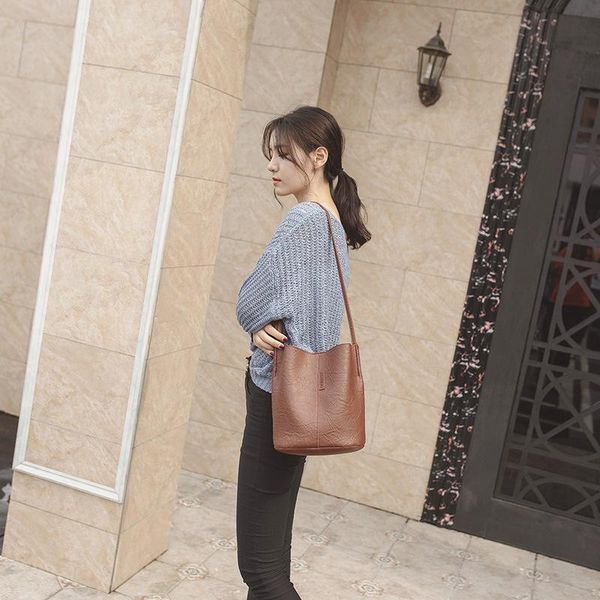evening bags the bucket bag pleated wild mass shopping pu handbag 2021 korean version of women vintage shoulder
evening bags the bucket bag pleated wild mass shopping pu handbag 2021 korean version of women vintage shoulder