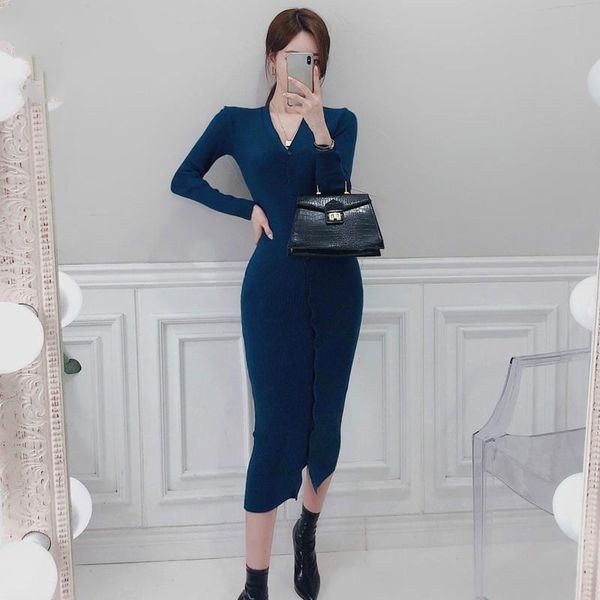 autumn new elegant dress women knitted v-neck split slim fit solid long sleeve sweater dresses buttons single breasted robe, Black;gray
autumn new elegant dress women knitted v-neck split slim fit solid long sleeve sweater dresses buttons single breasted robe, Black;gray