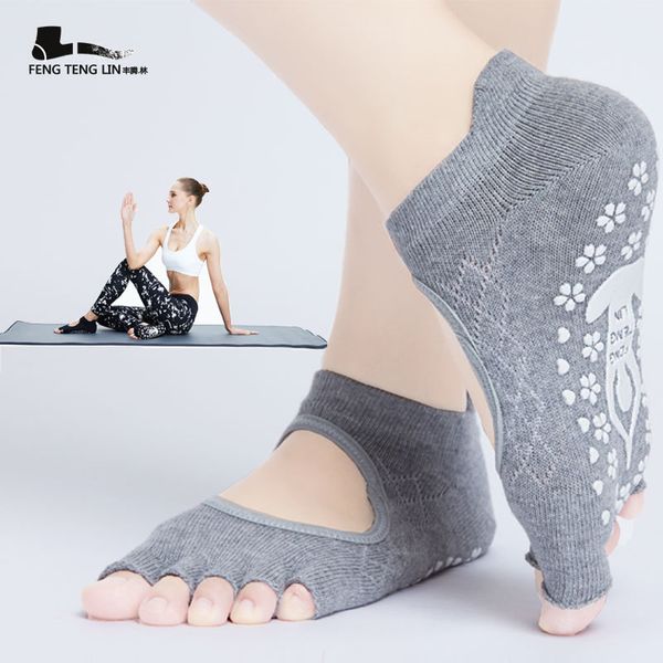 open toe and backless yoga socks women's professional non slip five finger socks half toe silicone particles herringbone quality c0224, Black;white
open toe and backless yoga socks women's professional non slip five finger socks half toe silicone particles herringbone quality c0224, Black;white