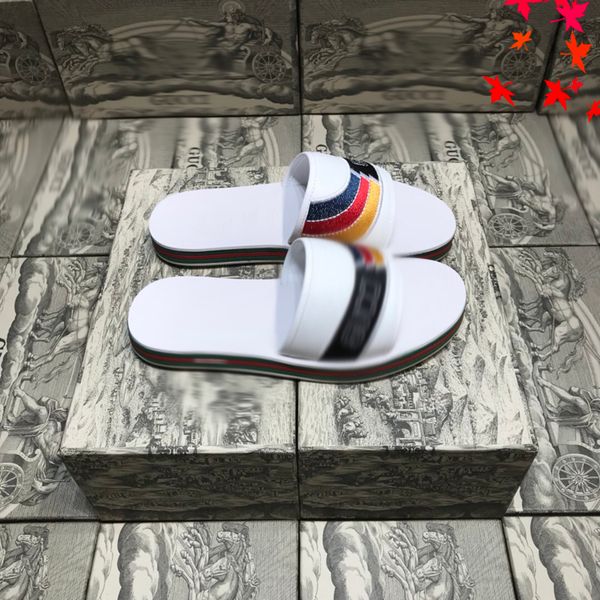 2021 designer luxurys slippers men sandals fashion beach shoes flip flops flat non-slip classical hole slipper with box size 39-45 -g211, Black
2021 designer luxurys slippers men sandals fashion beach shoes flip flops flat non-slip classical hole slipper with box size 39-45 -g211, Black