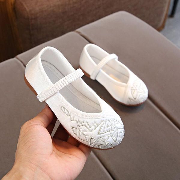 children's embroidered shoes ethnic style cloth shoes tendon bottom satin cloth travel memorial princess elegant, Black;red
children's embroidered shoes ethnic style cloth shoes tendon bottom satin cloth travel memorial princess elegant, Black;red