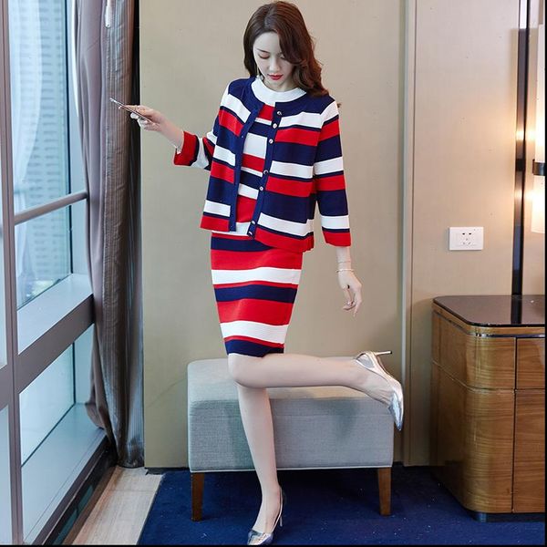 2021 knitted striped 3 pieces set women single breasted cardigan short sleeve pullover bodycon skirt suit womens, Gray
2021 knitted striped 3 pieces set women single breasted cardigan short sleeve pullover bodycon skirt suit womens, Gray