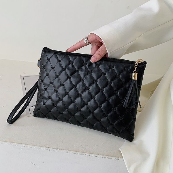 bag handbag lingge embroidered thread solid color women's 2021 autumn trend pu soft face hand foreign style simple envelope, Black;red
bag handbag lingge embroidered thread solid color women's 2021 autumn trend pu soft face hand foreign style simple envelope, Black;red