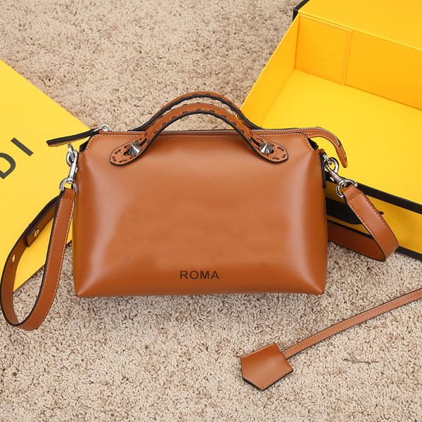 boston handbag women handbags tote bag lady shopping bags genuine leather fashion f letter shoulder bag plain style hand bag crossbody bags
boston handbag women handbags tote bag lady shopping bags genuine leather fashion f letter shoulder bag plain style hand bag crossbody bags