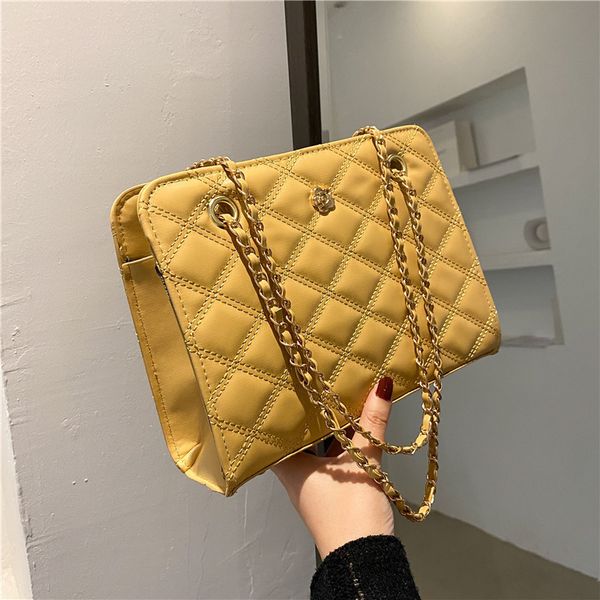 factory outlet design large women's 2021 popular new fashion chain single shoulder korean net red messenger bag
factory outlet design large women's 2021 popular new fashion chain single shoulder korean net red messenger bag