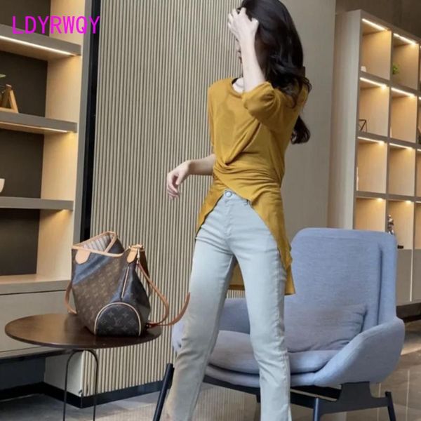 women's t-shirt thin mid-length design waist loose-fitting, high-split, revealing figure bottoming shirt, White
women's t-shirt thin mid-length design waist loose-fitting, high-split, revealing figure bottoming shirt, White