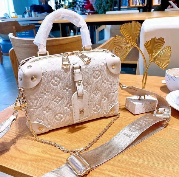 classic brand logo shoulder bags handbags tote purse leather women handbag crossbody bag - l0973, Red;black
classic brand logo shoulder bags handbags tote purse leather women handbag crossbody bag - l0973, Red;black