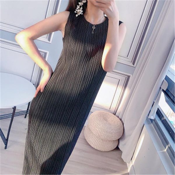casual dresses miyake pleated women's dress 2021 summer temperament round neck slim sleeveless women mid-length vest, Black;gray
casual dresses miyake pleated women's dress 2021 summer temperament round neck slim sleeveless women mid-length vest, Black;gray
