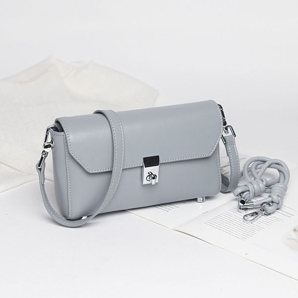 design hand 2021 fashionable small square popular versatile underarm bag simple temperament mini one shoulder messenger bag
design hand 2021 fashionable small square popular versatile underarm bag simple temperament mini one shoulder messenger bag
