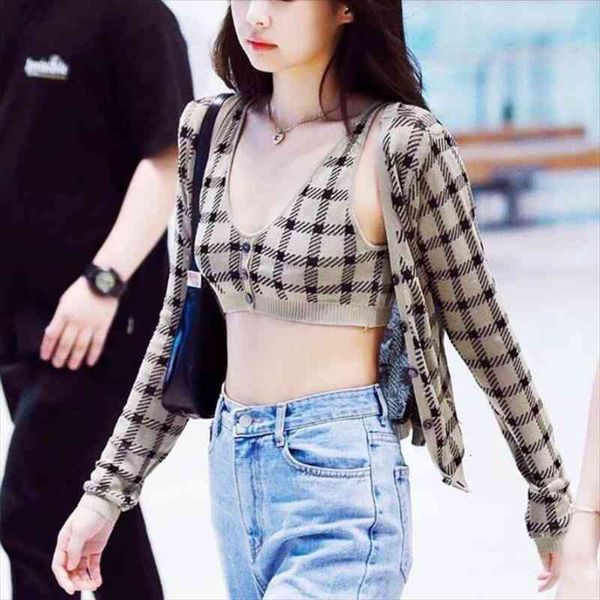 2 pieces 1 set womens sweater autumn vintage check gingham plaid cardigan v neck single breasted button tank knitted, White;black
2 pieces 1 set womens sweater autumn vintage check gingham plaid cardigan v neck single breasted button tank knitted, White;black