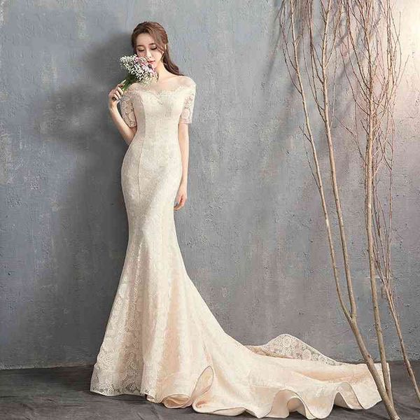 the dress is tiktok 2020 new slim, bride's dress, tail of fish, long tail, the same wedding dress., White;black
the dress is tiktok 2020 new slim, bride's dress, tail of fish, long tail, the same wedding dress., White;black
