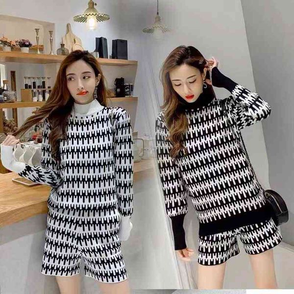 women's high neck long sve pullover and shorts, 2-piece jacquard fabric, vintage pattern, winter, 2020, White;black
women's high neck long sve pullover and shorts, 2-piece jacquard fabric, vintage pattern, winter, 2020, White;black