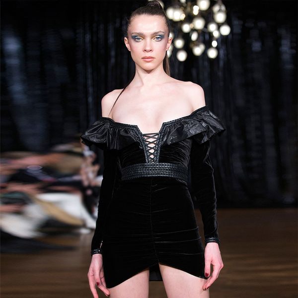 2021 new winter women black off shoulder long sleeve mini ruffles pu club celebrity runway party bodycon nlpz, Black;gray 
2021 new winter women black off shoulder long sleeve mini ruffles pu club celebrity runway party bodycon nlpz, Black;gray