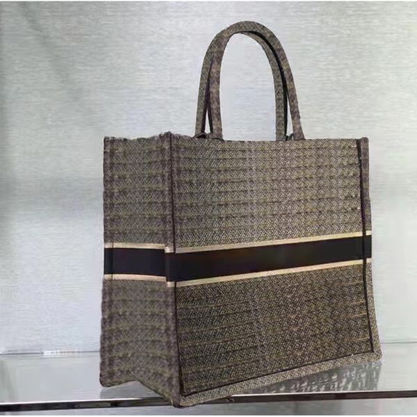 7a designer handbags 2005 luxurys designers bags embroidery tote bag 41cm/36.5cm oversize three-dimensional shoulder handbag messenger saddl
7a designer handbags 2005 luxurys designers bags embroidery tote bag 41cm/36.5cm oversize three-dimensional shoulder handbag messenger saddl