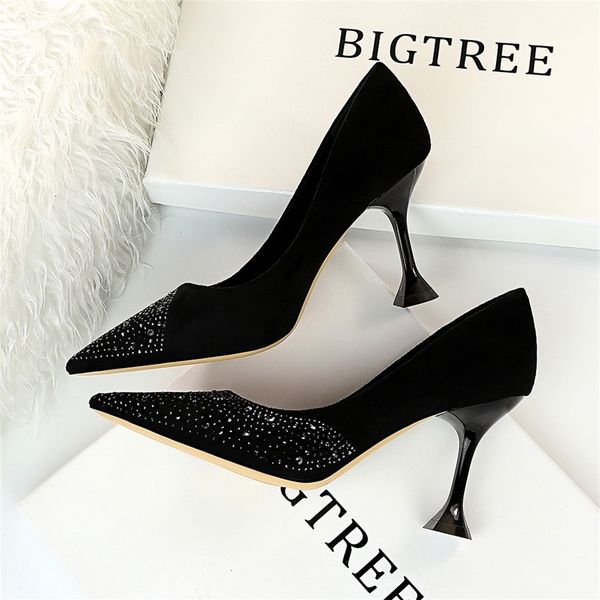 women's high-heeled suede shoes and diamond shoes, fashionable and luxury shoes, women's wedding shoes, Black
women's high-heeled suede shoes and diamond shoes, fashionable and luxury shoes, women's wedding shoes, Black