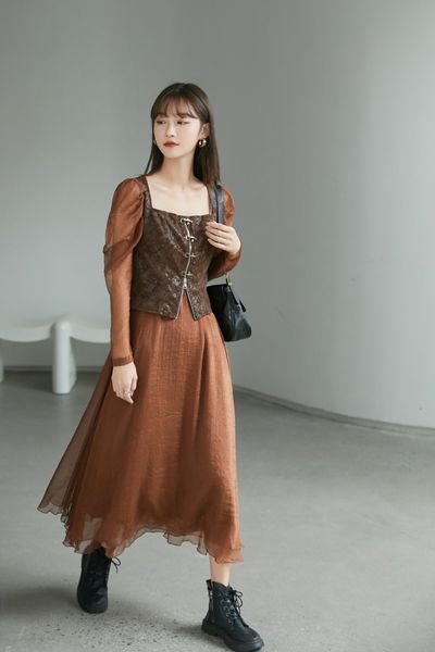 2021 new middle ages chiffon vintage long sleeve women brown square neck patchwork leather a line ladies guue, Black;gray
2021 new middle ages chiffon vintage long sleeve women brown square neck patchwork leather a line ladies guue, Black;gray