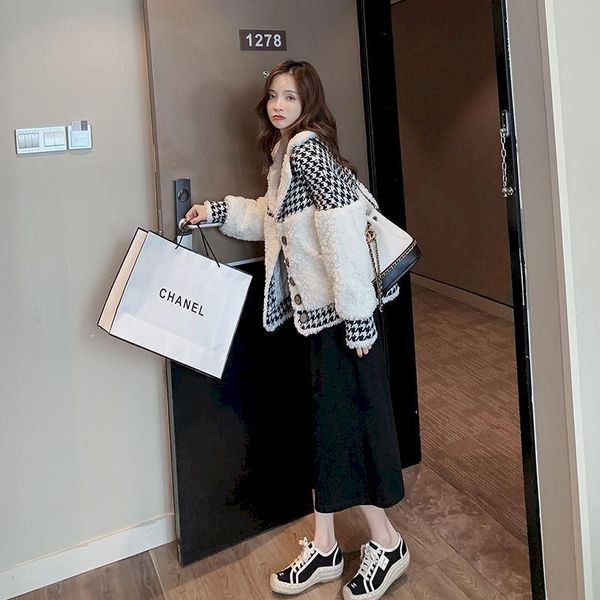 2021 new women's jacket thick lamb hair short coat spring winter all-match small fragrant style short fashion style jacket women, Black;brown
2021 new women's jacket thick lamb hair short coat spring winter all-match small fragrant style short fashion style jacket women, Black;brown