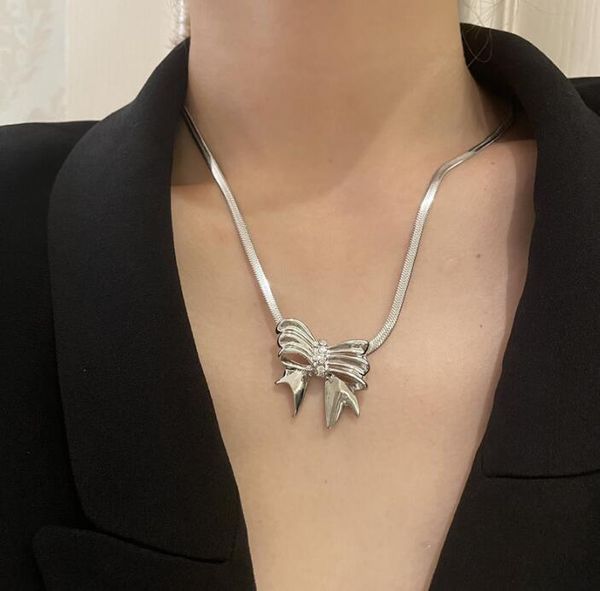 pendant necklaces ins niche design three-dimensional bowknot clavicle chain necklace choker women snake bone, Silver
pendant necklaces ins niche design three-dimensional bowknot clavicle chain necklace choker women snake bone, Silver