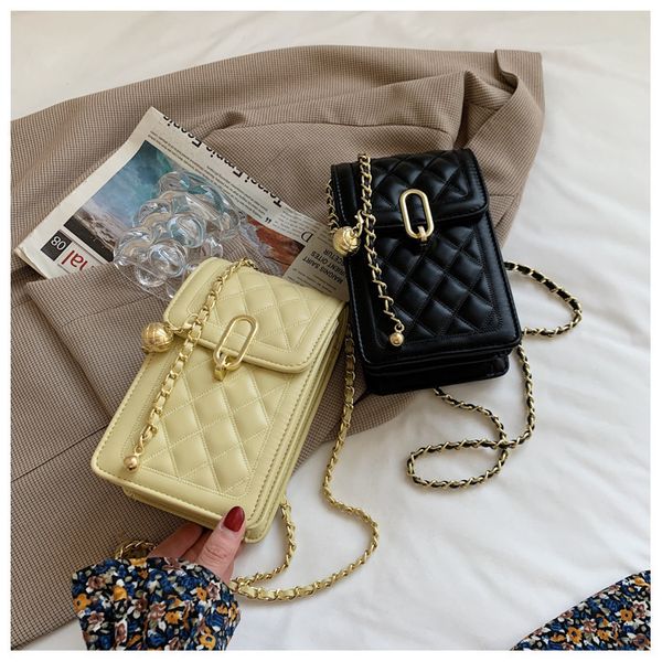 lingge chain small women's 2021 new fashion versatile texture summer mobile phone bag single shoulder messenger bag
lingge chain small women's 2021 new fashion versatile texture summer mobile phone bag single shoulder messenger bag