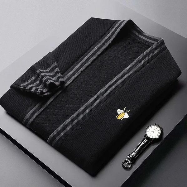 men's sweaters bee embroidery knitted cardigan spring and autumn trend leisure sweater coat fashion, White;black
men's sweaters bee embroidery knitted cardigan spring and autumn trend leisure sweater coat fashion, White;black