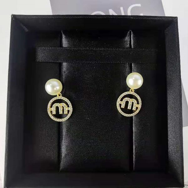 70% off miao family's early spring new imitation crystal earrings, Golden;silver
70% off miao family's early spring new imitation crystal earrings, Golden;silver