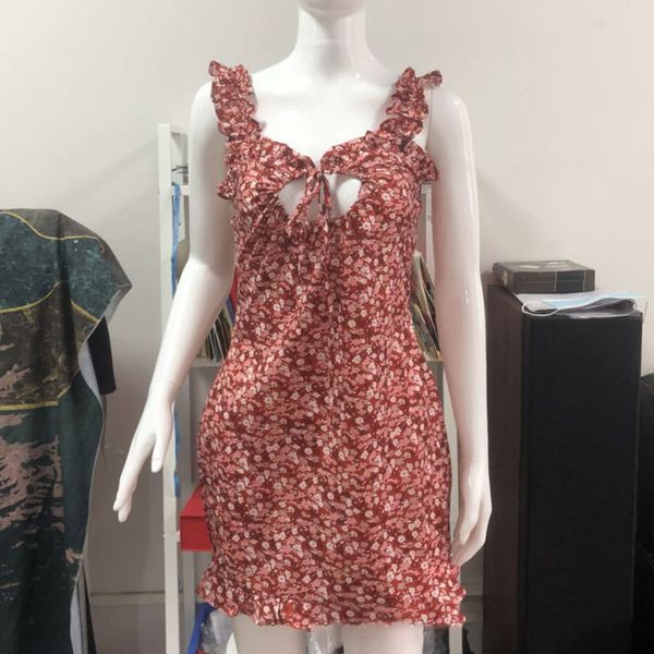 2021 new women elegant sleeveless spaghetti straps short bodycon summer floral print ruffles mini party club es t22l, Black;gray
2021 new women elegant sleeveless spaghetti straps short bodycon summer floral print ruffles mini party club es t22l, Black;gray
